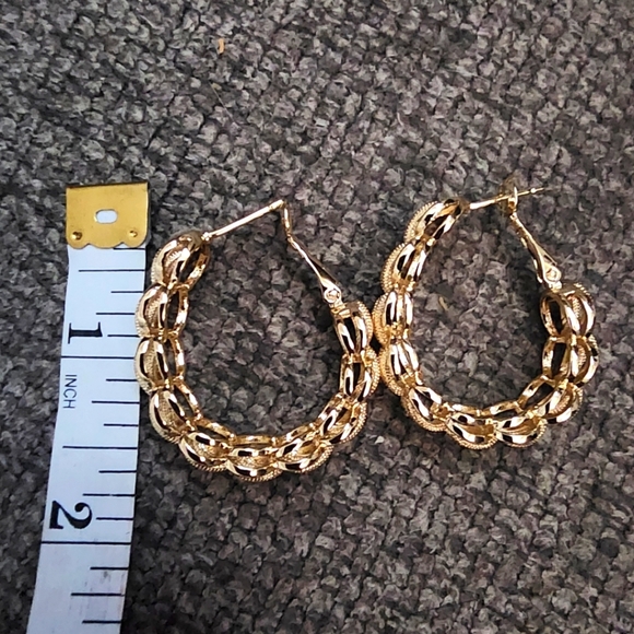 Gold Filled V Chain Link Hoop Earrings New - Picture 6 of 6